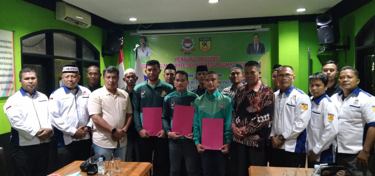 berbagi takjil dan paket sembako