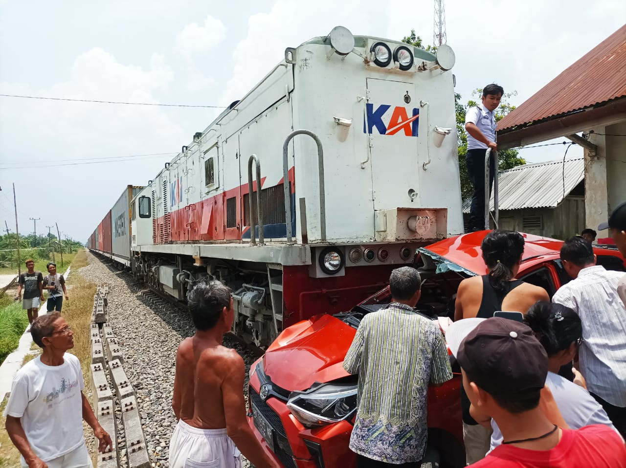 ka tabrak mobil