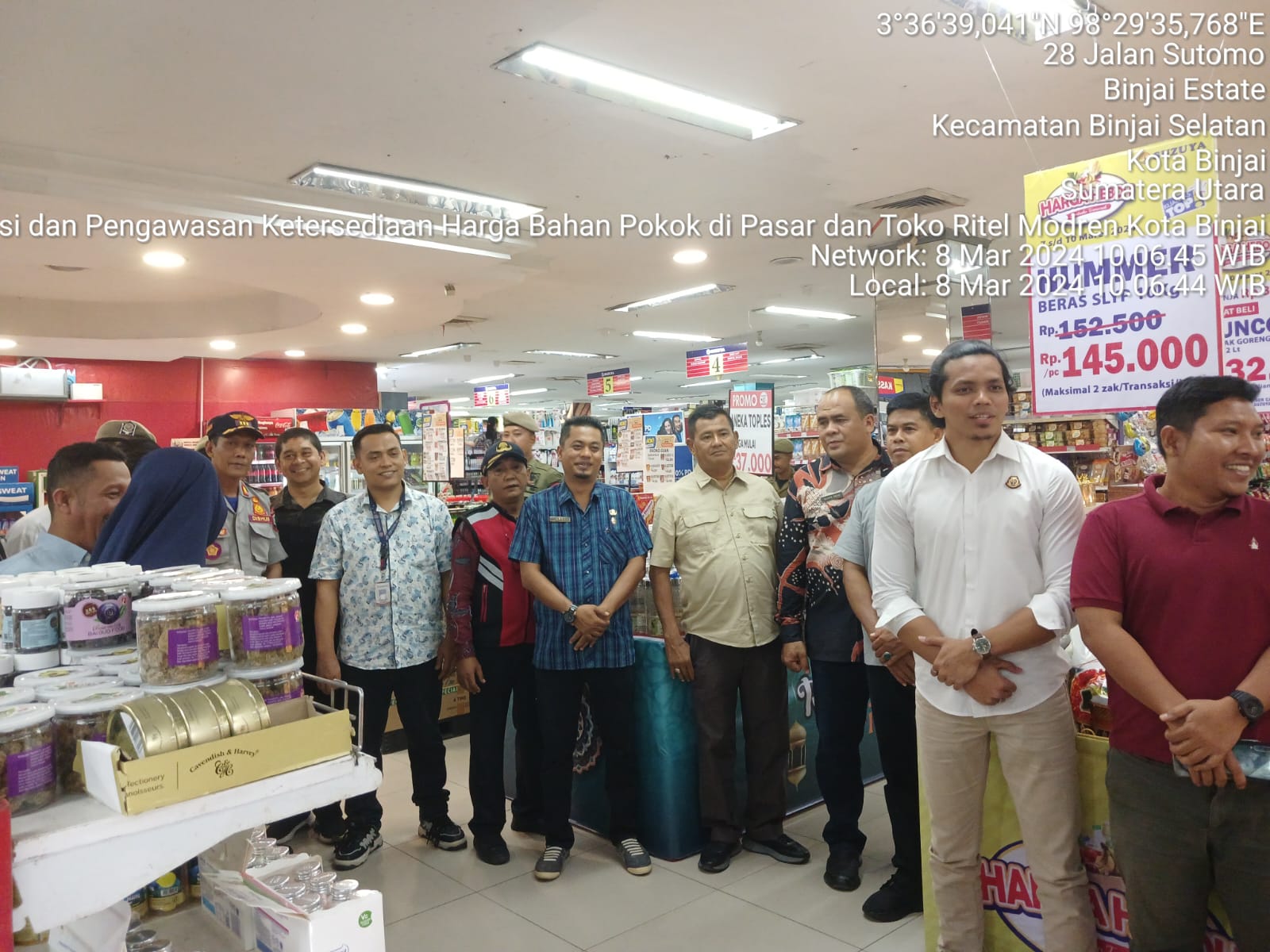 berbagi takjil dan paket sembako